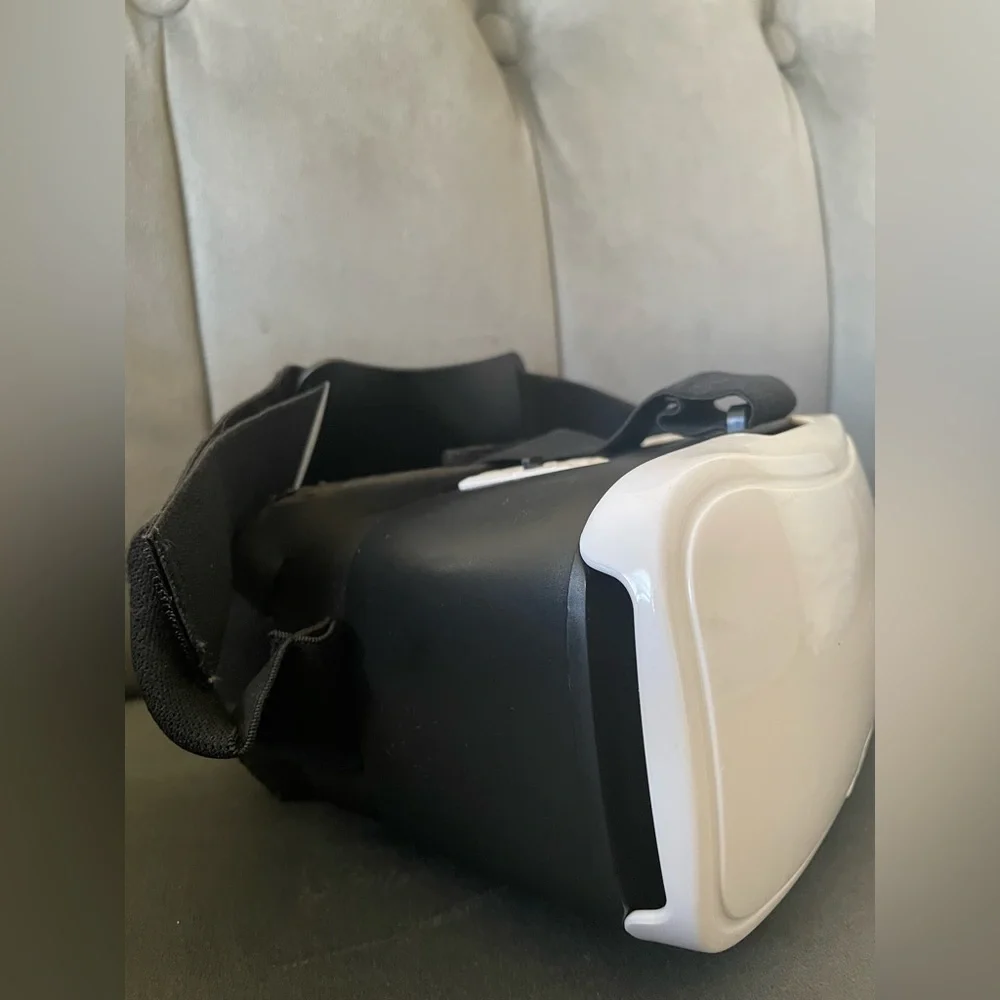 ONN White Virtual Reality VR Smartphone Headset for Apple